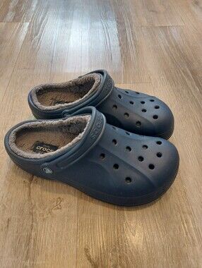 Crocs Fur Lined Men's Size 9 Women's Size 11